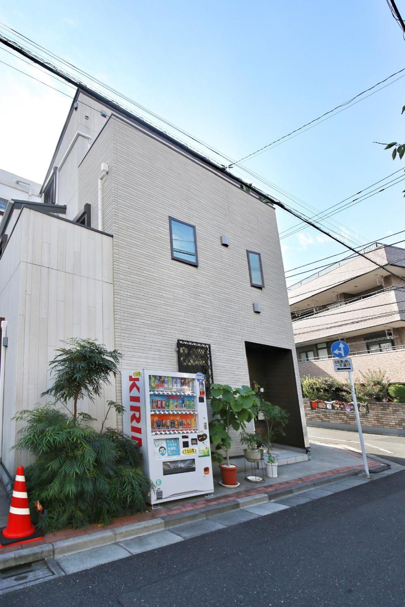 ホームステイ アキラ商事 *